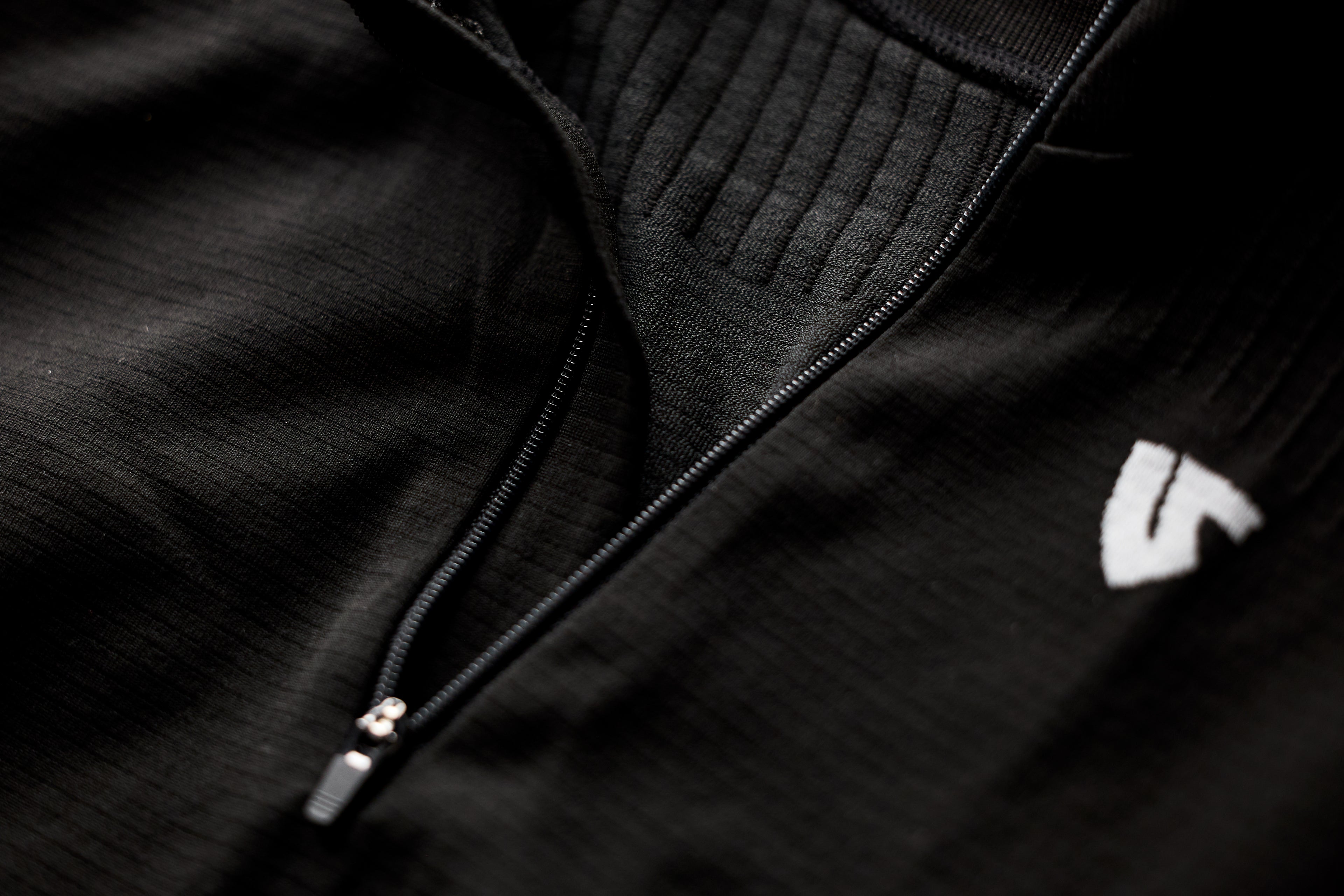 Under Shield® HERO LONG SLEEVE ZIP WARM technical long-sleeve shirt