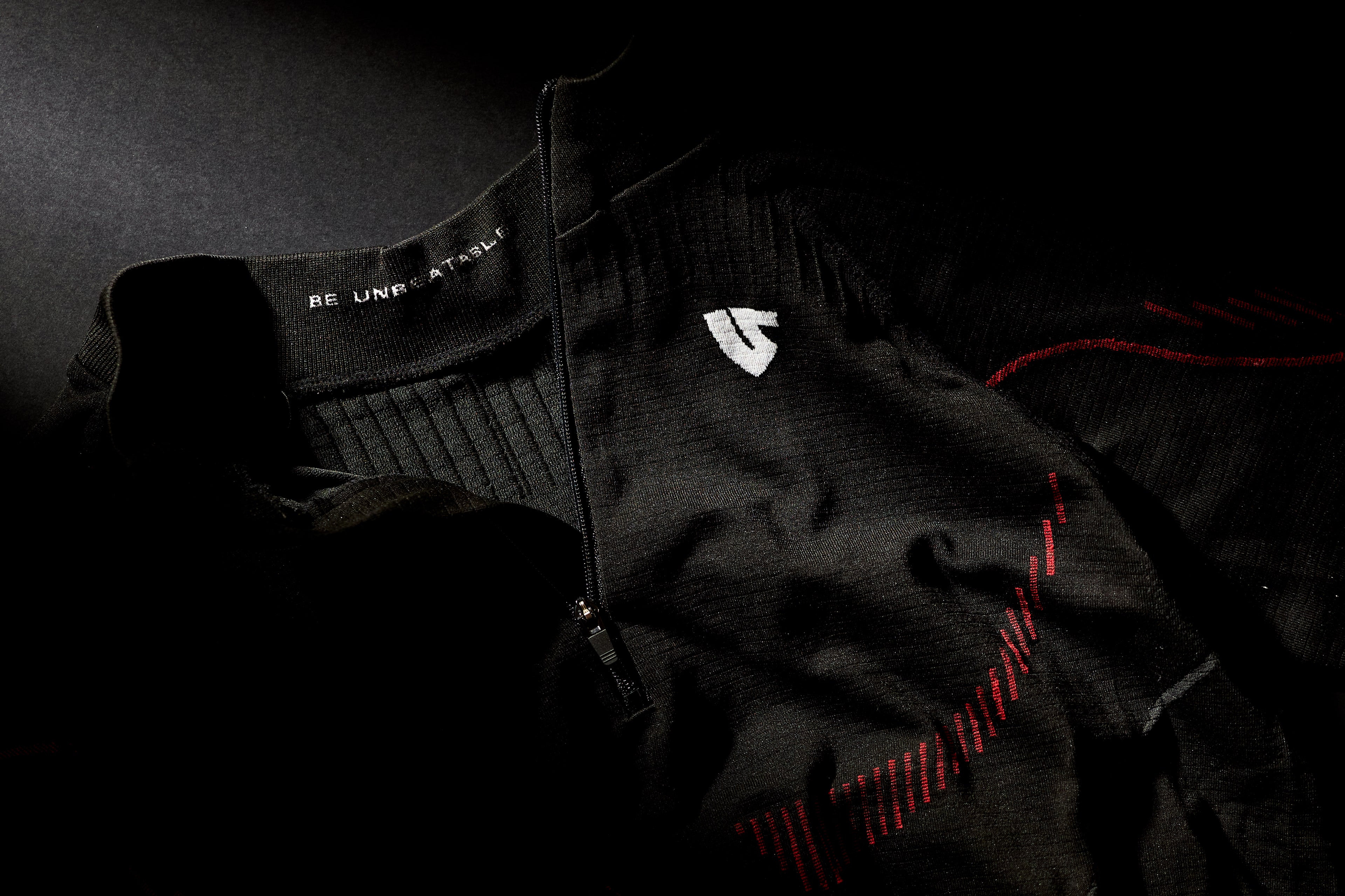 Under Shield® HERO LONG SLEEVE ZIP WARM technical long-sleeve shirt